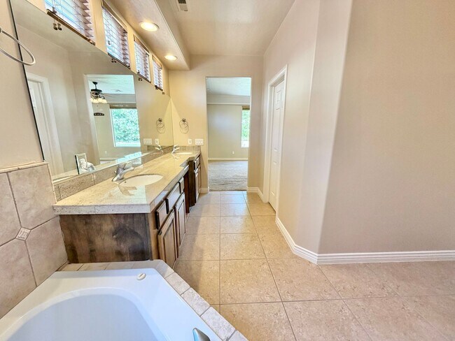 Building Photo - 2176 N Gunsight Dr