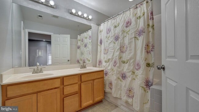 Building Photo - 1833 Drew St