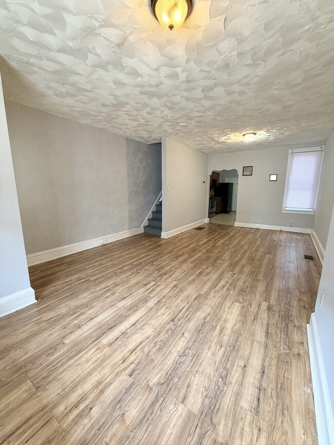 Building Photo - 426 N Salford St