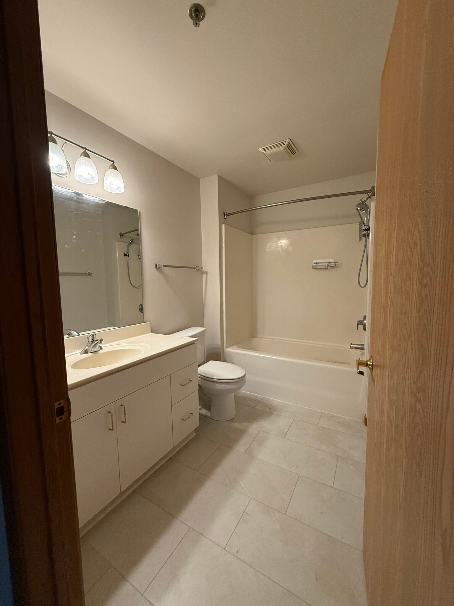 Building Photo - 205 Kearney Way