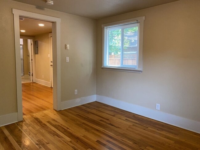 Building Photo - 135 N Sherwood St