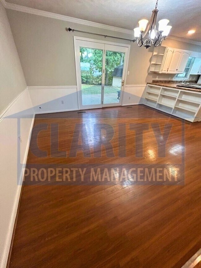 Building Photo - Centrally located, three bedroom home!