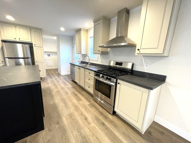 Building Photo - 30 Bellwood Dr
