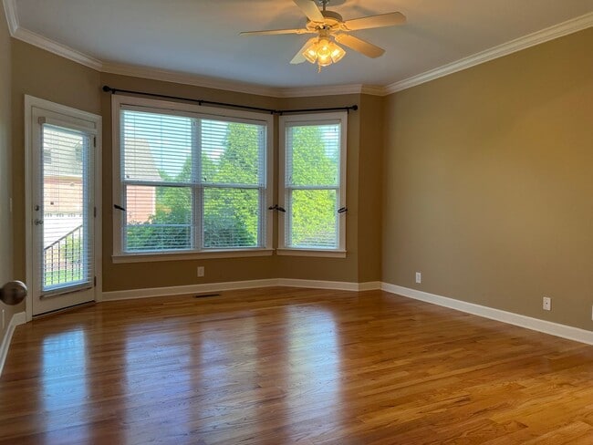 Building Photo - 4 Bed, 3.5 Bath Home w/  3 Car Garage in Williamson Co