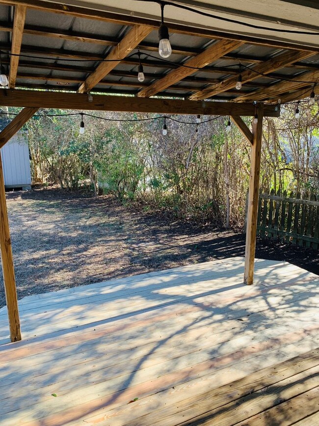 Building Photo - Renovated 2BR/1BA + Covered Deck, Fenced Y...