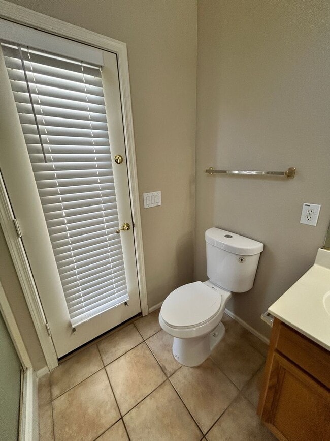 Building Photo - Warm, Inviting 3 Bed / 2bath Home in Canyon Trails with new updated and Flooring!!!
