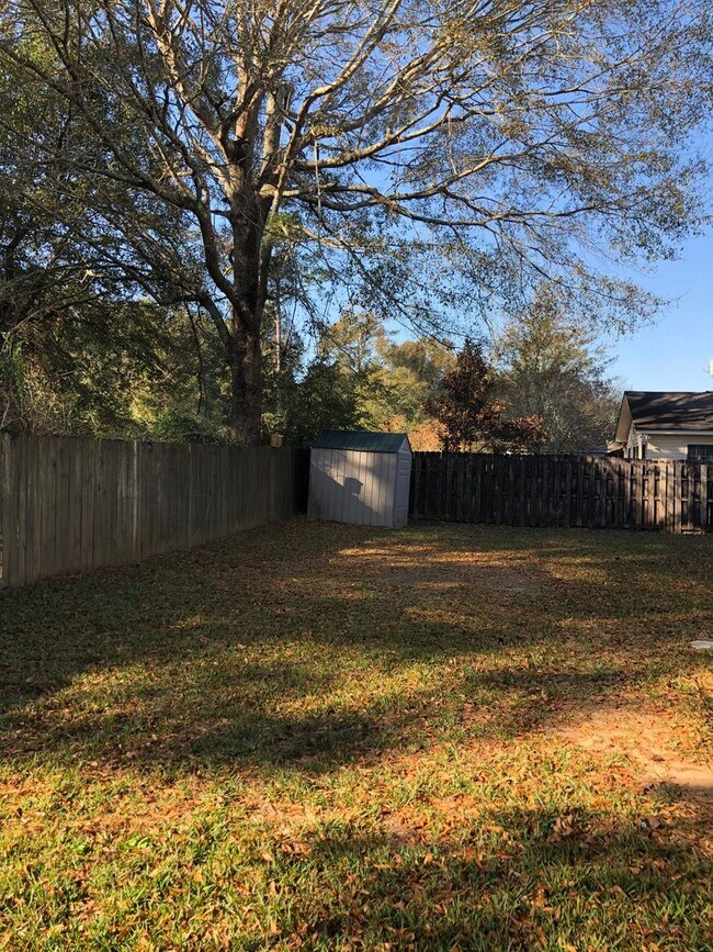 Building Photo - Beautiful Pace Home