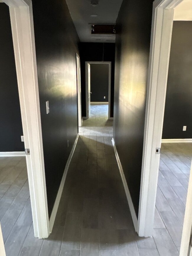 Building Photo - Beautiful 4-bedroom 2 bath home - Open To Section 8