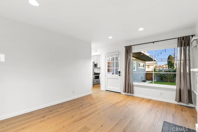 Building Photo - 256 1/2 Avenida Madrid Unit B