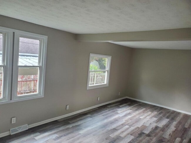 Building Photo - 133 Fairlawn Ave