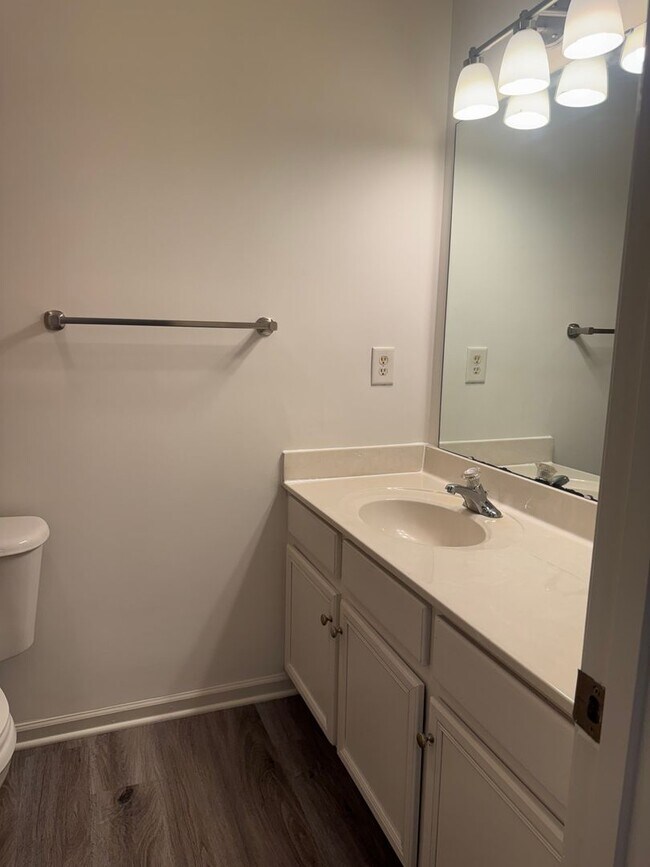 Building Photo - Three Bedroom Townhouse in Sherrills Ford with Bonus Room
