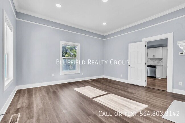 Building Photo - 307 B St