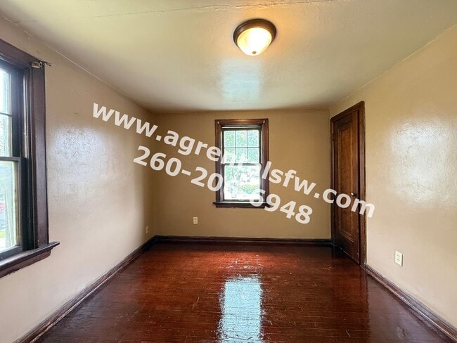 Building Photo - 3 Bedroom House
