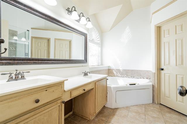 Building Photo - 1875 Crestlake Dr