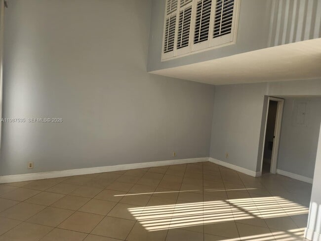 Building Photo - 537 N University Dr