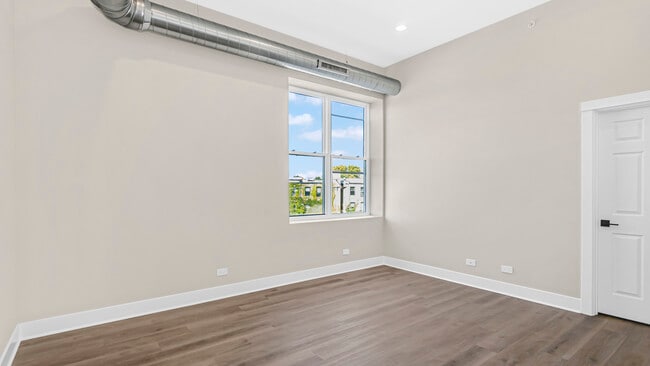 Building Photo - Spacious Rehabbed 1Bed+Office Unit in Uptown!