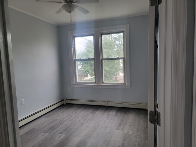Building Photo - 291 Cator Ave
