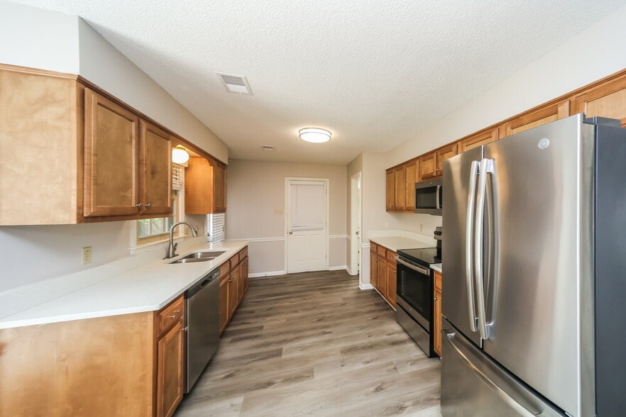 Building Photo - 5005 Cottage Ln