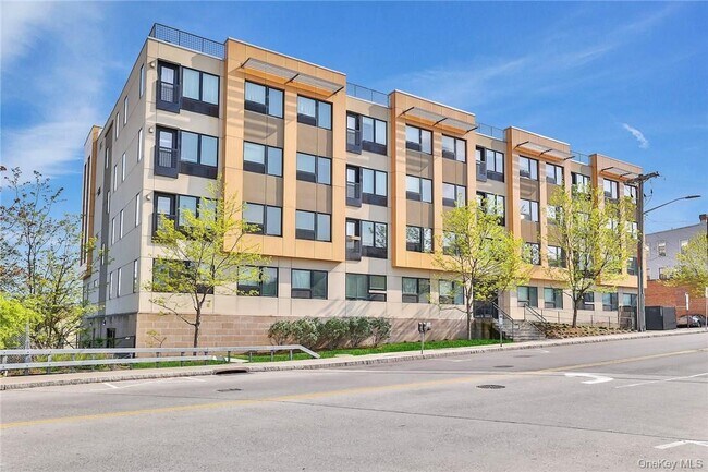 Building Photo - 68 Lake St