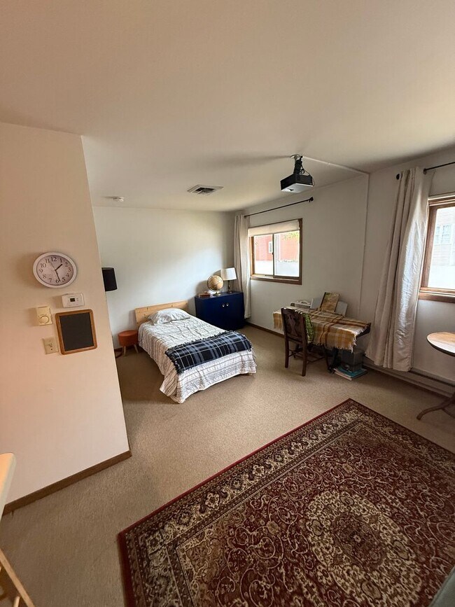 Building Photo - 1302 Mound St