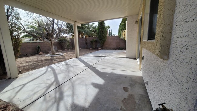 Building Photo - Super Summerlin Home