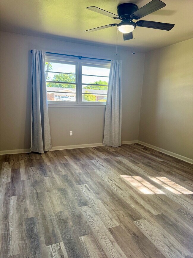 Building Photo - "Charming 3-Bedroom Gem with 2 Full Baths on 54th Street – Spacious 1,725 Sq Ft Haven in Lubbock!"