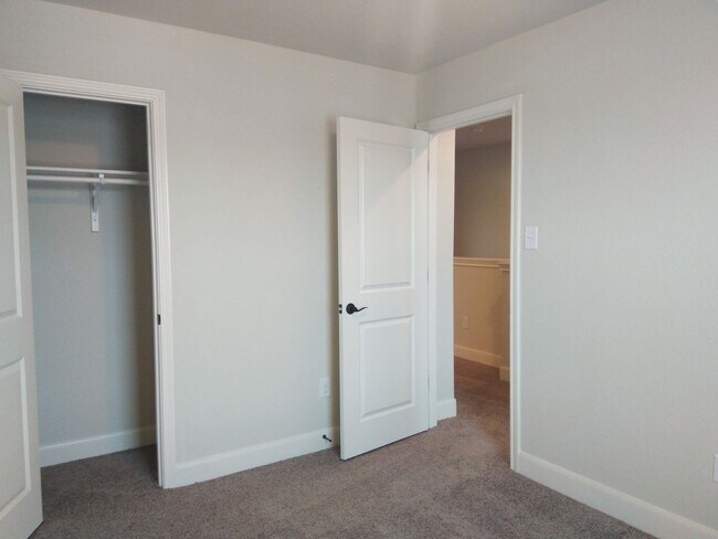 Building Photo - *COMING SOON* 3BR / 2.5BA Home | Fenced Backyard, Garage & Stainless Appliances!
