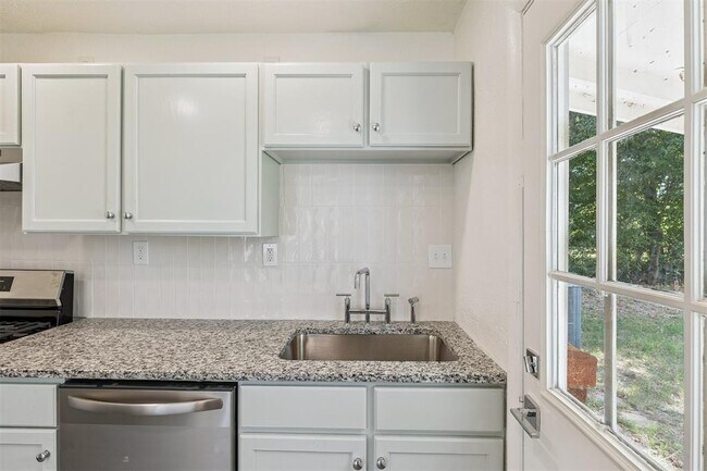 Building Photo - 1006 SE 51st St