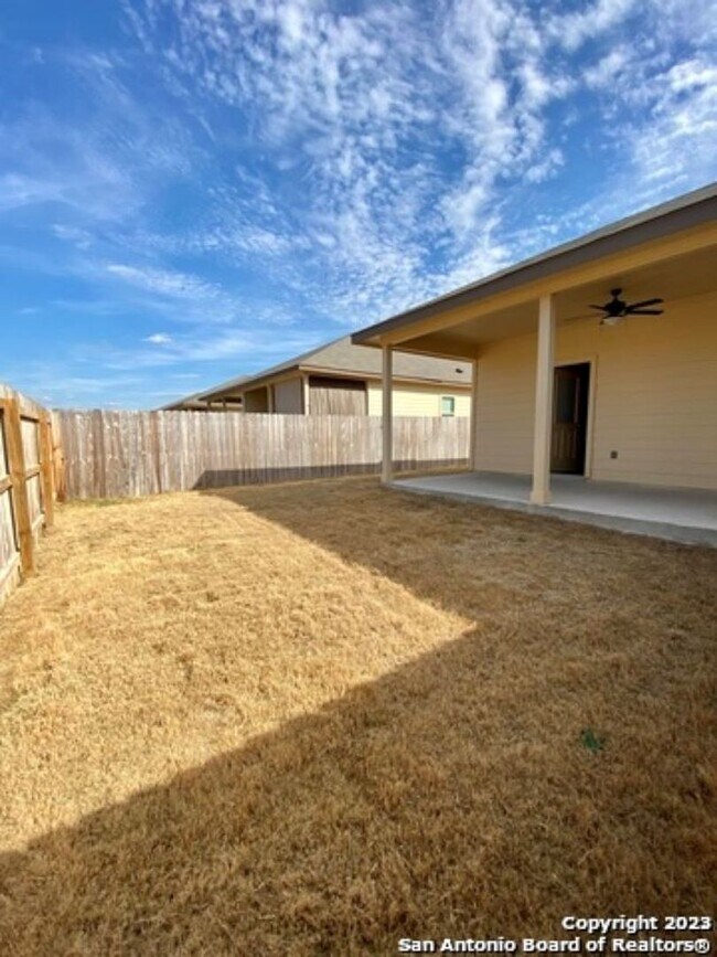 Building Photo - Come Home to Comfort & Style in Seguin!