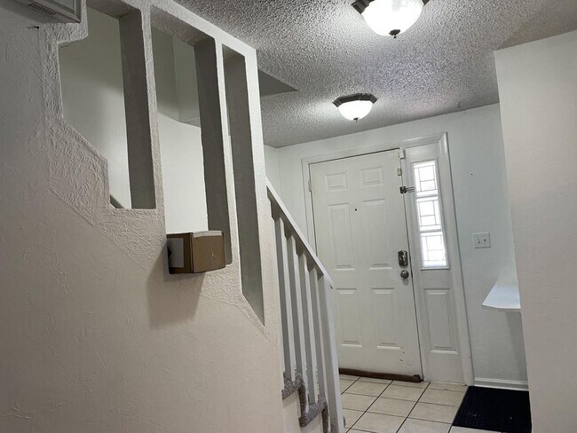 Building Photo - Beautiful Unit overlooking the Little Cree...