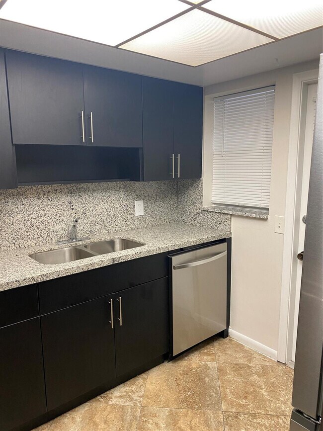 Building Photo - 2481 SW 82nd Ave