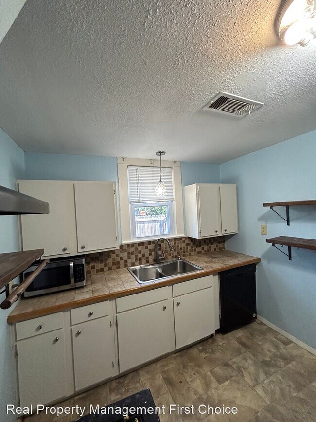 Building Photo - 2 br, 1.5 bath House - 905 N 48th Street