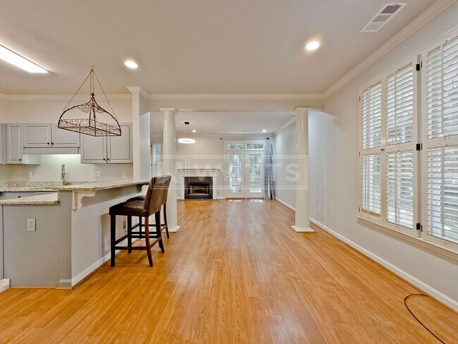 Building Photo - 2080 Stone Brook Dr