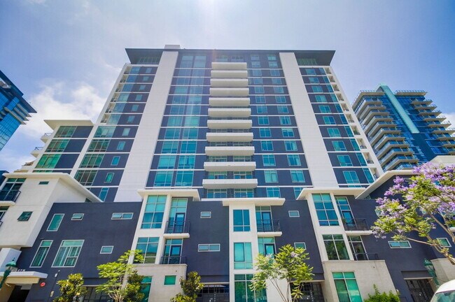 Building Photo - Penthouse Living in Charming Little Italy