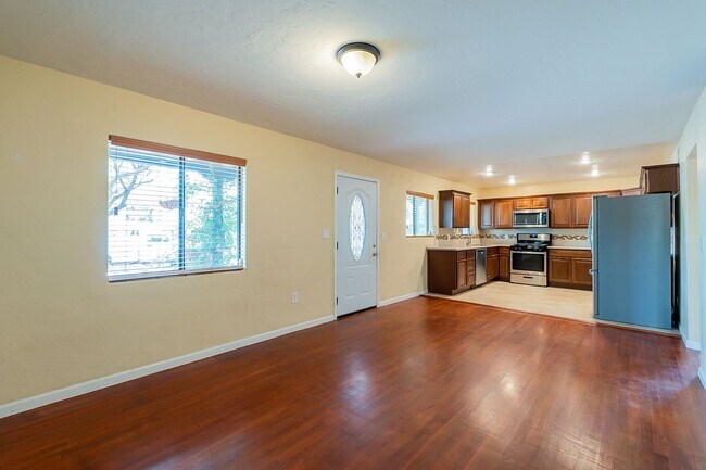 Building Photo - 2333 E Drachman St