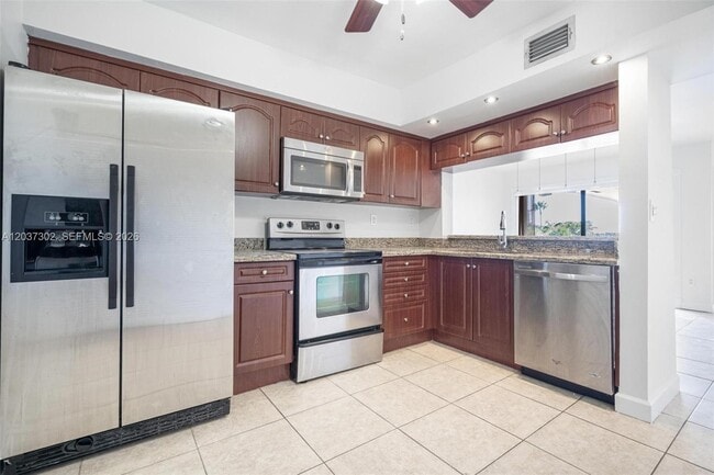 Building Photo - 9040 SW 125th Ave