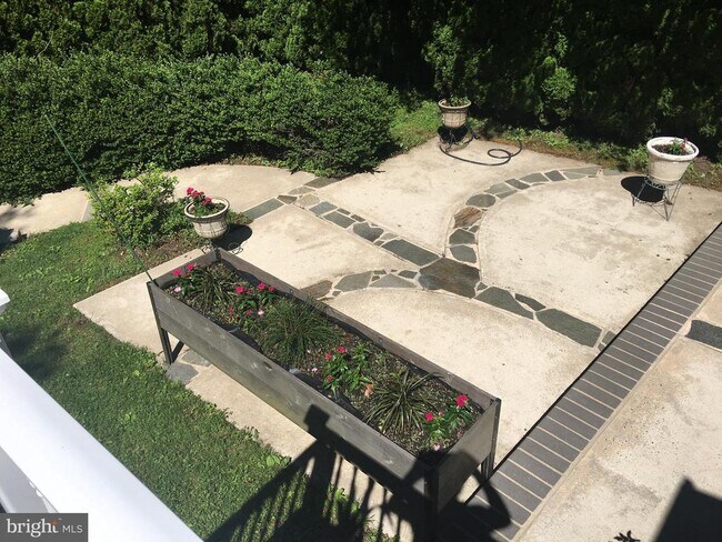 Building Photo - 124 Taylors Mills Rd