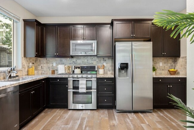 Building Photo - 5Bed/3Ba Home in Quiet Hayward Community w...