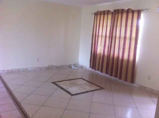 Building Photo - Beautiful  3 bedroom, 2 bath, 2 car garage...