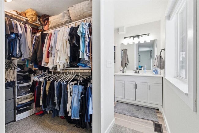 Building Photo - 6743 Kamloops Dr