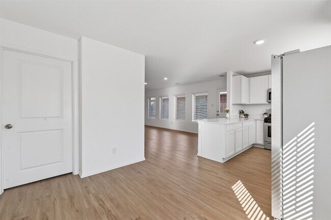 Building Photo - 7402 Clover Chase Dr