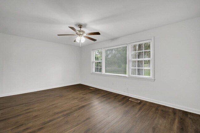 Building Photo - 242 S Lipona Rd