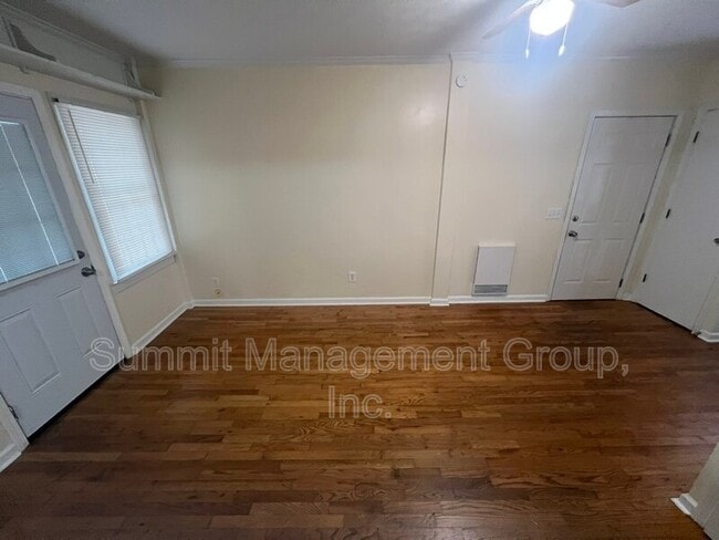 Building Photo - 916 Curry Cir SE