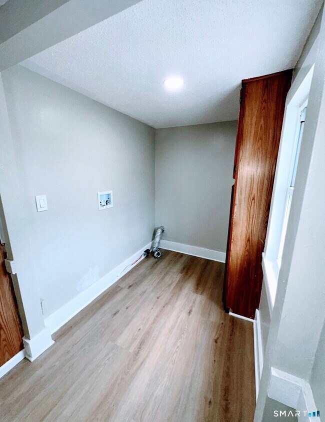 Building Photo - 34 Bulkeley Pl