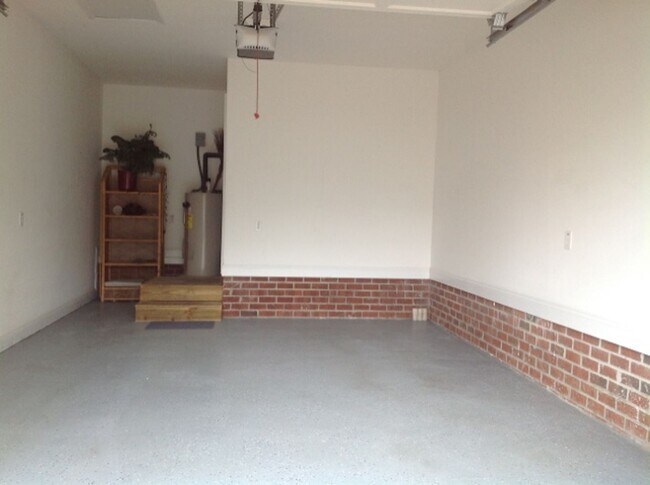 Building Photo - 219 Fleming St