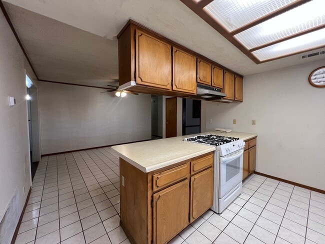 Building Photo - 3 Bedroom 2 Bathroom House with RV Parking...