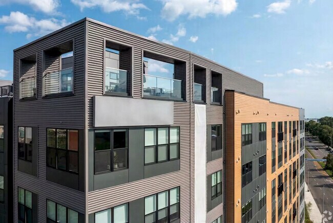 Building Photo - 9 Tower Ln
