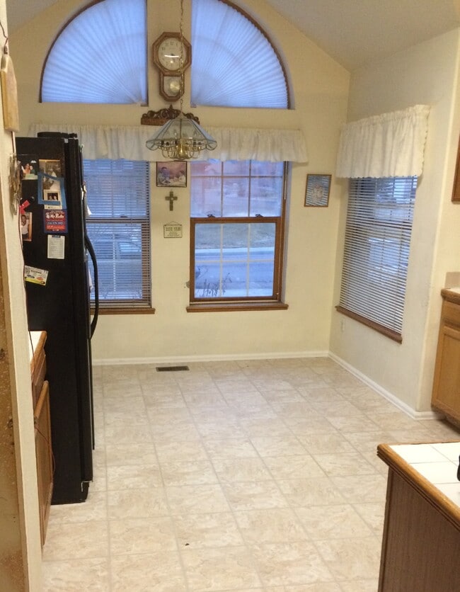 Building Photo - 1434 S Canoe Creek Dr