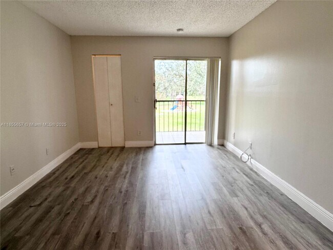 Building Photo - 120 Meadows Cir