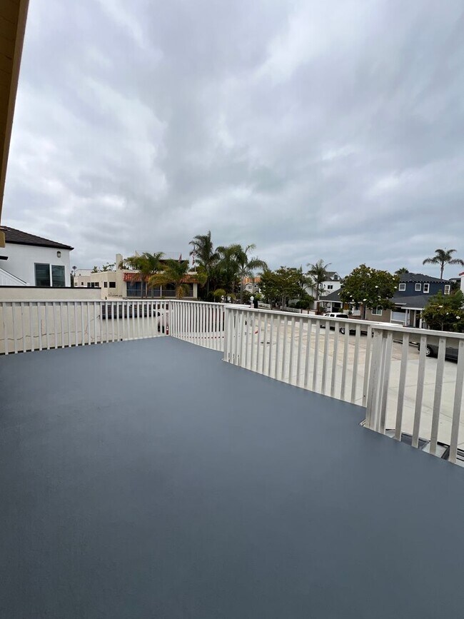 Building Photo - Beachside Living on Balboa Peninsula - Com...